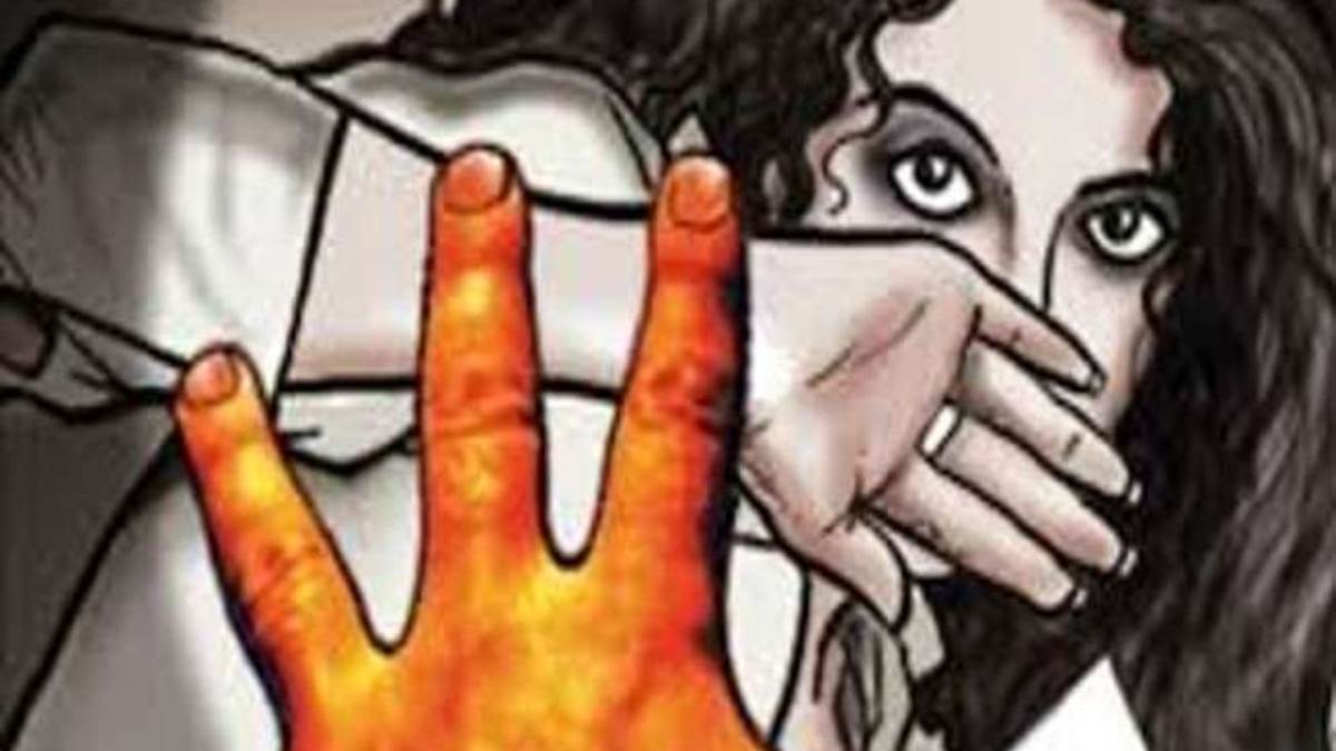 Photo of दक्षिण कन्नड़ जिले में एक महिला यात्री का यौन उत्पीड़न करने के आरोप में 26 वर्षीय बस क्लीनर को गिरफ्तार..