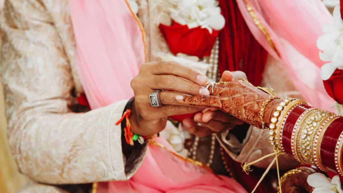 Photo of जानिए अंक 5 और 6 मूलांक वाले कैसे होते हैं जीवनसाथी..