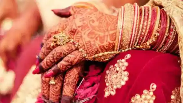 Photo of यूपी के मानपुर क्षेत्र से निकाह कर आई दुल्हन ने ससुराल पहुंचने पर गाड़ी से उतरने से किया मना