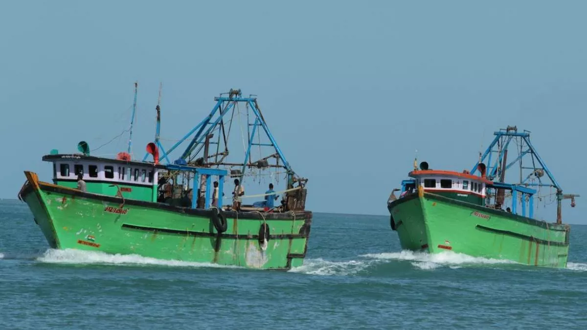 Photo of श्रीलंकाई नौसेना ने समुद्री सीमा का उल्लंघन करने आरोप में 14 मछुआरों को किया गिरफ्तार..