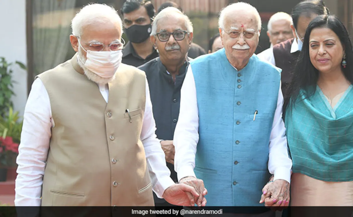 Photo of 95 साल के हुए लाल कृष्ण आडवाणी , इस मौके पर प्रधानमंत्री व रक्षा मंत्री ने उनके घर जाकर दीं शुभकामनाएं