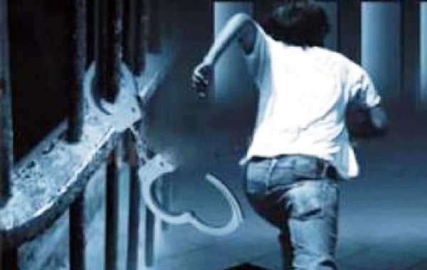 Photo of लखनऊ: केजीएमयू में इलाज के लिए आया कैदी सिपाही को चकमा देकर हुआ फरार