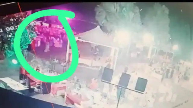 Photo of सज धज कर शादी समारोह में पहुंची दो शातिर युवतियां , गिफ्ट-लिफाफे का बैग लेकर हुई फरार