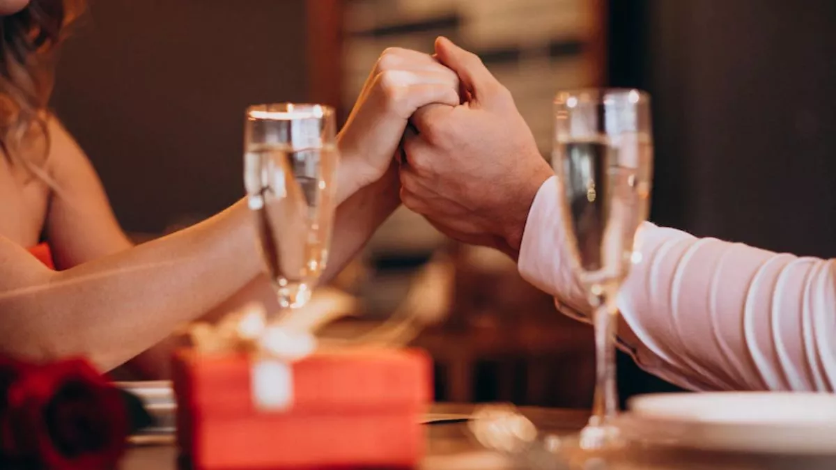 Photo of अगर आप पहली बार डेट पर जा रहे हों, तो फॉलो करें ये आसान टिप्स