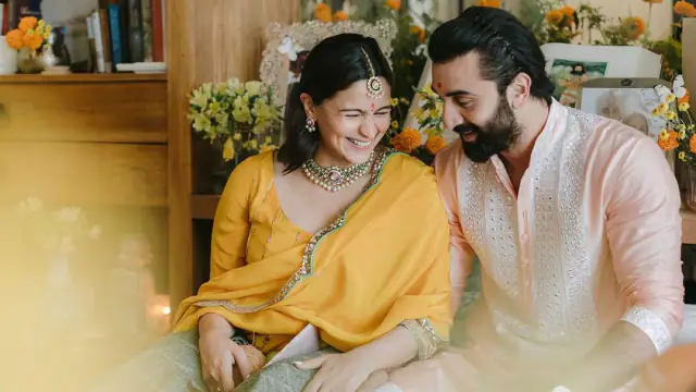 Photo of पति रणबीर कपूर संग हॉस्पिटल पहुंची आलिया भट्ट..