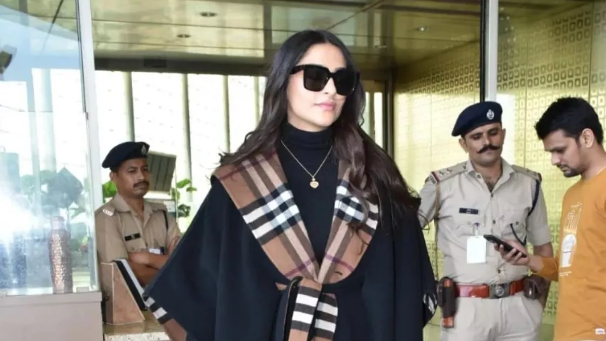 Photo of आज सुबह मुंबई एयरपोर्ट पर स्पॉट हुई Sonam Kapoor ने कहा-मेरे बेटे की फोटो मत लेना प्लीज…