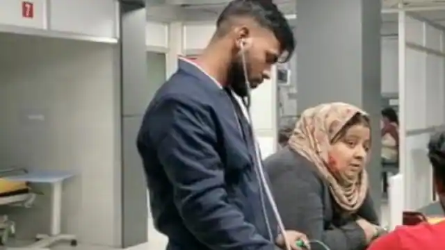 Photo of इस अस्पताल में इलाज के नाम पर मरीजों की सेहत से खिलवाड़, डॉक्टर के बजाए वार्ड ब्वॉय कर रहा इलाज..