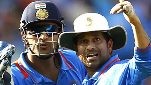 Photo of सचिन तेंदुलकर की सिफारिश के चलते जूनियर होते हुए भी कप्तान बने थे धोनी…