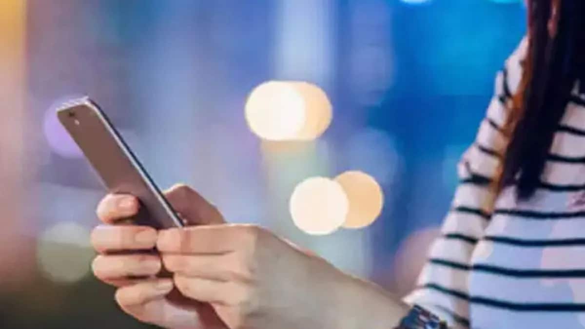 Photo of कानपुर: फोन पर शर्त नहीं मानी तो छात्रा के नंबर आए जीरो..