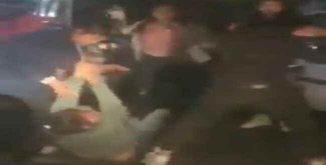 Photo of युवतियों के दो गुटों के बीच हुई मारपीट का वीडियो इंटरनेट पर प्रसारित, जिस मामले में चार युवतियां हुए गिरफ्तार..