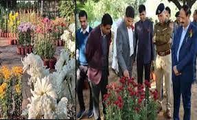 Photo of शुरू हुई दो दिनी गुलदाउदी प्रदर्शनी को देखने के लिए उमड़ी शहरियों की भीड़..