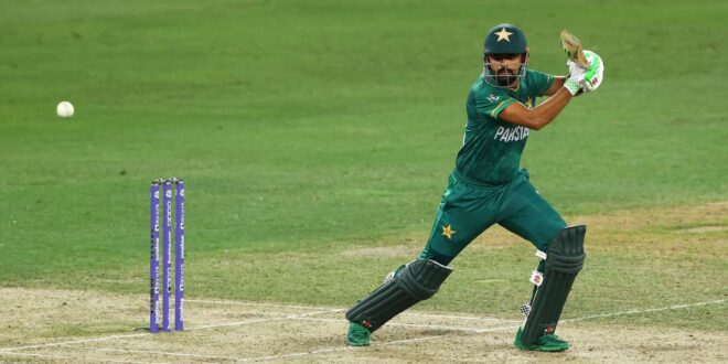 Photo of जानिए एक कैलेंडर ईयर में सर्वाधिक रन बनाने वाले बल्लेबाज बने बाबर आजम..