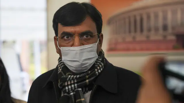 Photo of मनसुख मांडविया ने कहा-देश में कोरोना की स्थिति अभी ऐसी नहीं है कि…