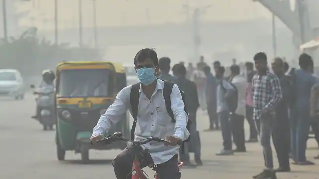 Photo of यूपी ने ओढ़ ली धुंध की चादर, जानें क्या है आपके शहर का हाल, चेक करें एक्यूआई