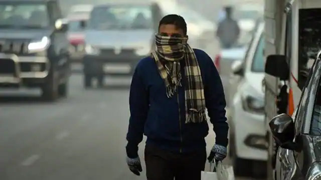 Photo of लखनऊ की हवा अभी भी बहुत खराब, 300 के पार पहुंचा AQI..