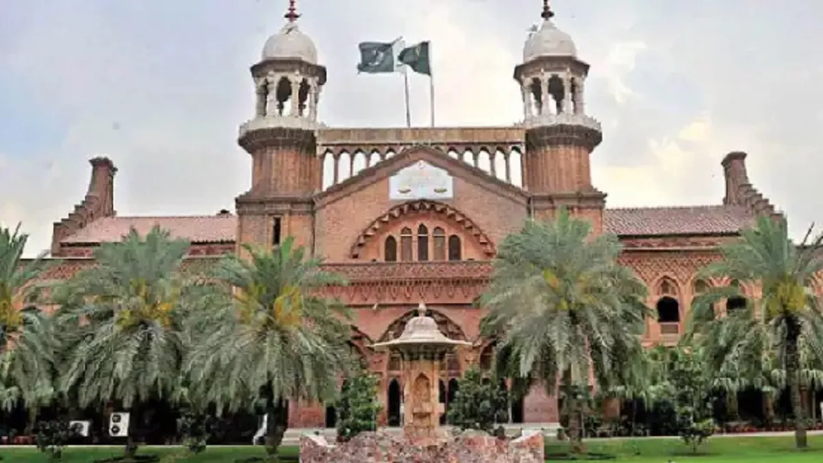 Photo of लाहौर HC ने 16 जनवरी तक नेताओं-नौकरशाहों को प्राप्त तोशखाना उपहारों का विवरण पेश करने का दिया निर्देश