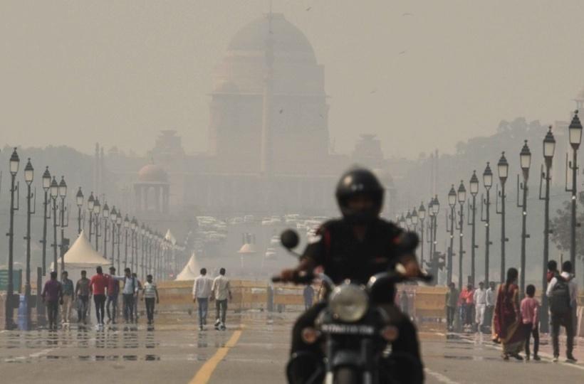 Photo of Delhi की हवा में सांस लेना हुआ मुश्किल, 400 के पार पहुंचा एक्यूआई.. 