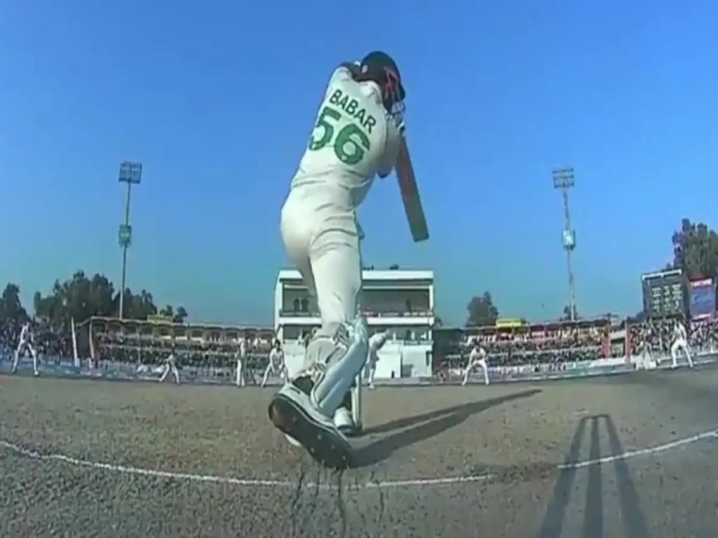 Photo of बाबर आजम के साथ हुई बदतमीजी, फैन्स उन पर जिम्बाबर…जिम्बाबर कहकर चिल्लाए