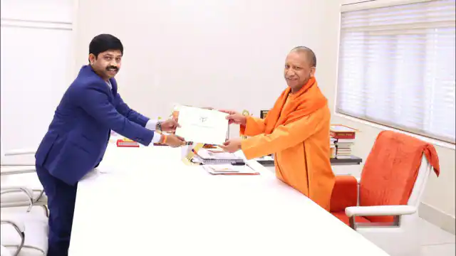 Photo of औद्योगिक विकास मंत्री ने की CM योगी से मुलाकात, इन 3 देशों से 77,140 करोड़ के निवेश का मिला प्रस्ताव