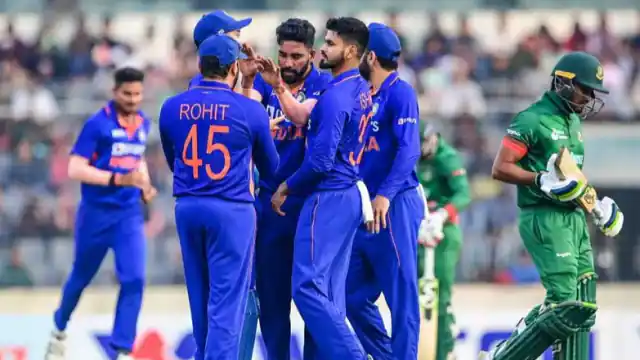 Photo of भारत-बांग्लादेश के बीच खेले जा रहे तीसरे वनडे मैच से पहले टीम इंडिया में हुए ये बड़े बदलाव..