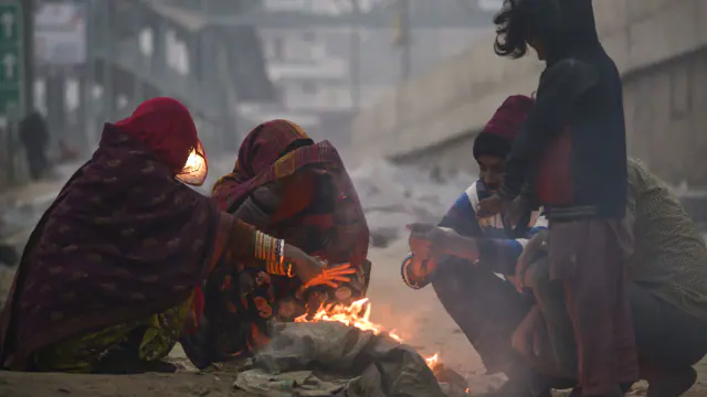 Photo of दिल्ली और इसके आसपास के शहरों में फिर लौटी कड़ाके की ठंड, 4 डिग्री तक गिरेगा पारा..