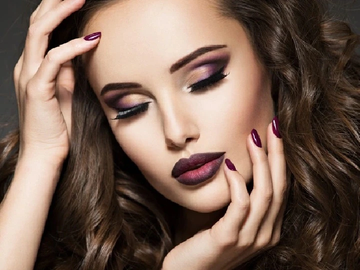 Photo of न्यू ईयर पार्टी में दिखना हैं खूबसूरत और स्टाइलिश तो, ऐसे करें आईमेकअप