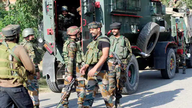 Photo of जम्मू-कश्मीर: सुरक्षा बलों को मिली बड़ी कामयाबी, सुबह होते ही 3 आतंकी ढेर, पढ़े पूरी खबर