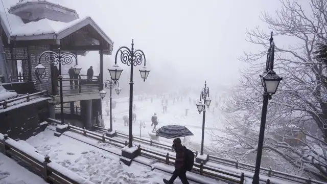 Photo of उत्तराखंड में साल के आखिरी दिन बारिश-बर्फबारी से बढ़ेगी कड़ाके की ठंड..
