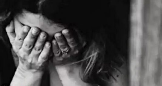 Photo of हैवानियत और क्रूरता से परेशान मासूम बच्ची ने थाने पहुंचकर पुलिस को सुनाई बर्बरता की कहानी