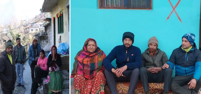 Photo of हजारों पर्यटकों व तीर्थयात्रियों को शरण देने वाले लोग अब स्वयं राहत कैंपों में ले रहे शरण..