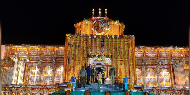 Photo of बसंत पंचमी के शुभ अवसर पर आयोजित धार्मिक समारोह में विधि विधान से कपाट खुलने की तिथि तय.. 