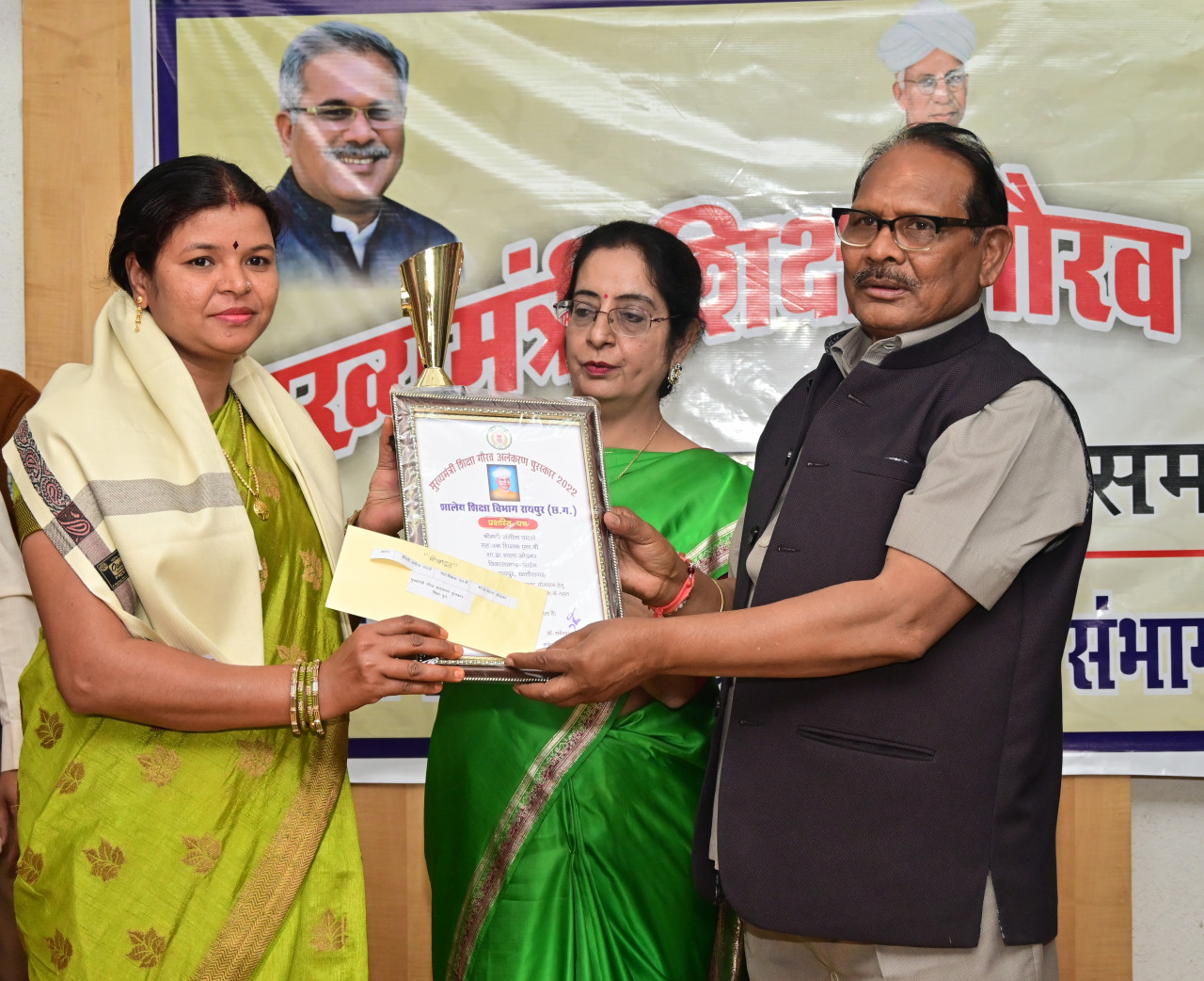 Photo of मुख्यमंत्री गौरव अंलकरण योजना के अंतर्गत 31 शिक्षक पुरस्कृत