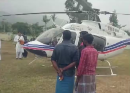 Photo of तमिलनाडु में श्री श्री रविशंकर के हेलीकॉप्टर की हुई इमरजेंसी लैंडिंग, जानें वजह…