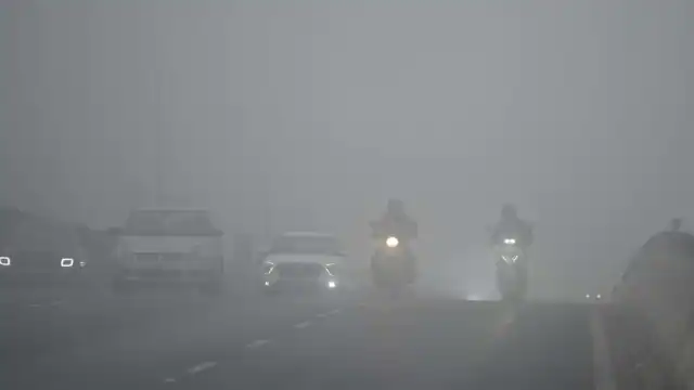 Photo of बर्फीली हवाओं के बीच शीत लहर की चपेट है दिल्ली,  IMD ने येलो एलर्ट किया जारी..