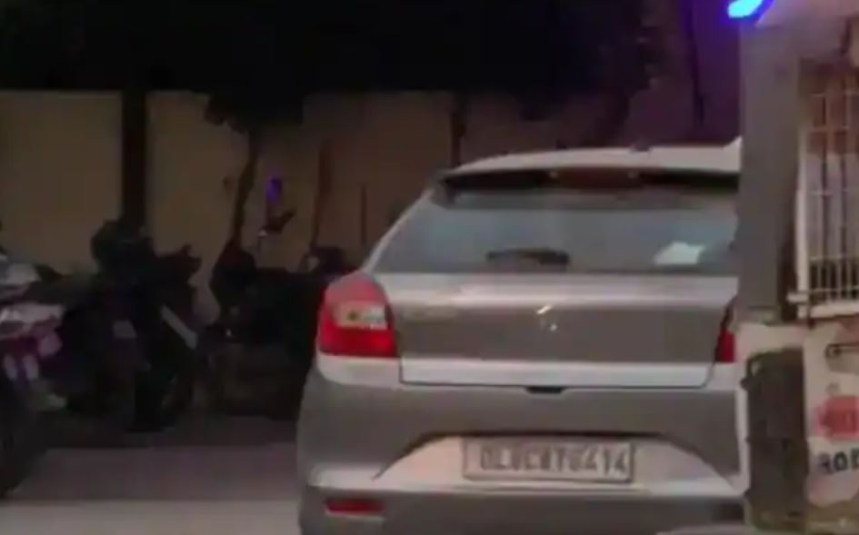 Photo of सड़क हादसे में हुई युवती की मौत, कार के आगे के बाएं पहिए में फंसी थी पीड़िता…  