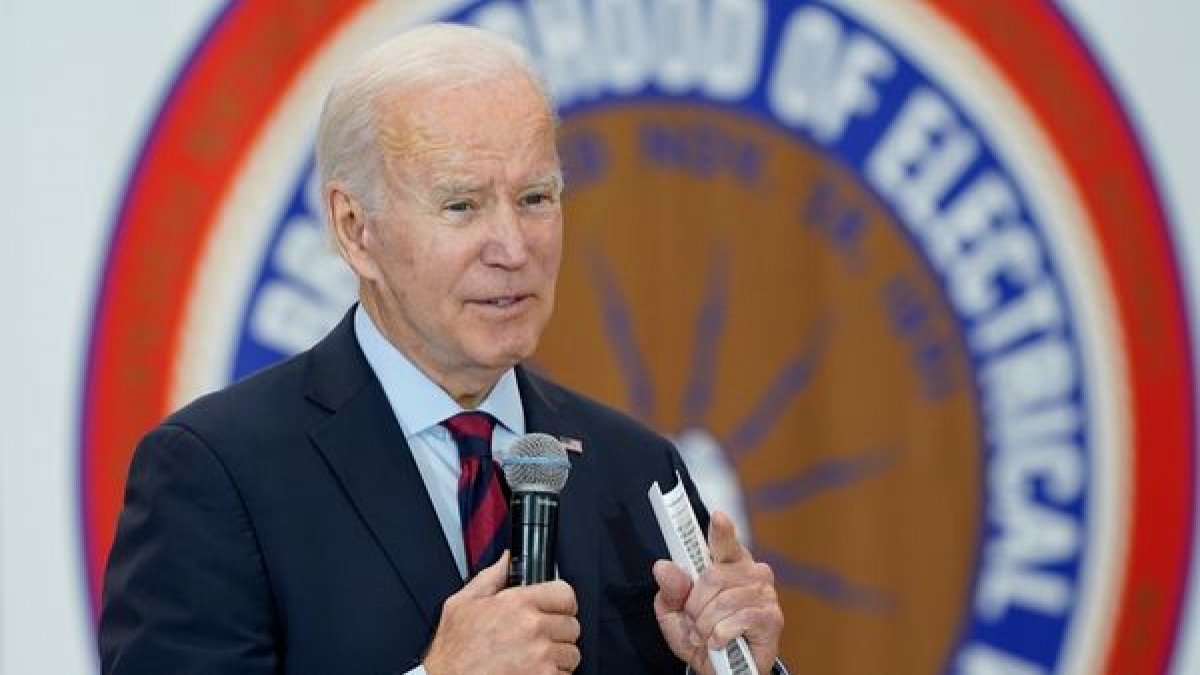 Photo of करीब 13 घंटे बाइडेन के आवास पर FBI की तलाशी में मिले 6 गोपनीय दस्तावेज, पढ़े पूरी खबर