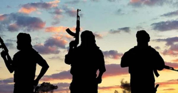 Photo of पाकिस्तान में छिपे आतंकियों से हो रही थीं बातें, लेकिन पुलिस को इसकी भी भनक तक नहीं लगी..