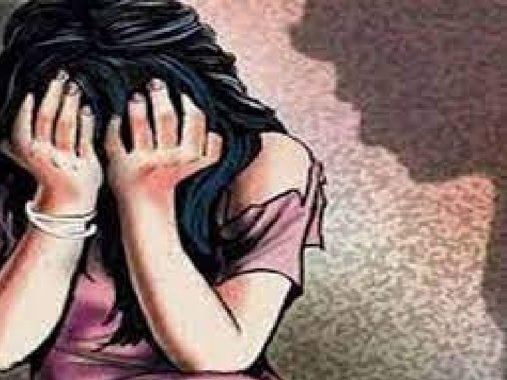 Photo of  युवक ने पड़ोस में रहने वाली युवती से दुष्कर्म कर जबरन पिलाया जहर, पढ़े पूरी खबर