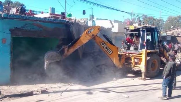 Photo of शुरू हुई जोगीवाला चौक चौड़ीकरण की कार्रवाई, हरिद्वार हाईवे पर ट्रैफिक डायवर्ट