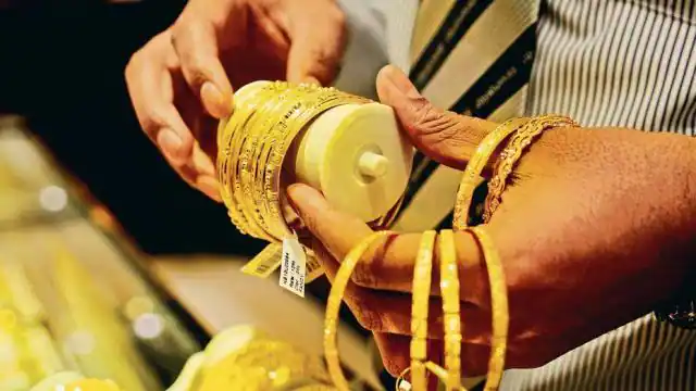 Photo of भारतीय सर्राफा बाजारों ने सोना-चांदी के रेट्स किए जारी, पढ़े पूरी खबर