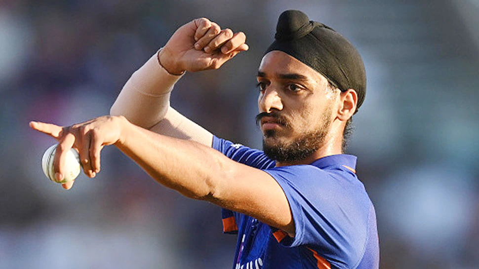 Photo of भारत के युवा तेज गेंदबाज अर्शदीप सिंह ने करियर की शुरुआत में ही बनाया ये शर्मनाक रिकॉर्ड…