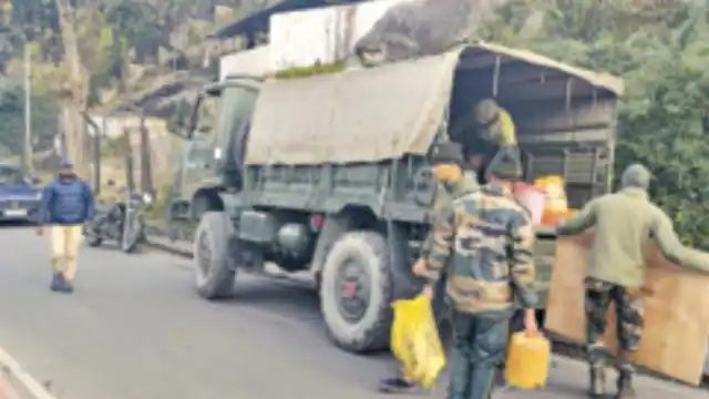 Photo of जोशीमठ में भू-धंसाव के बाद बढ़ी दरारों की दहशत, पढ़े पूरी खबर