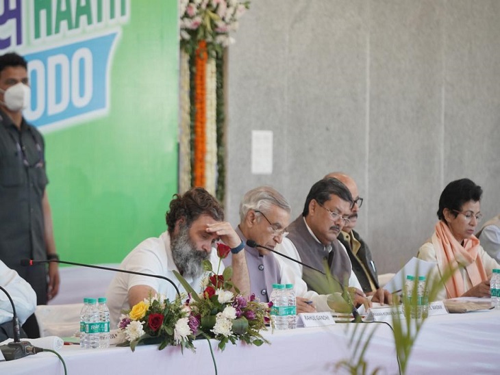 Photo of गांधी परिवार के साथ छत्तीसगढ़ के मुख्यमंत्री भूपेश बघेल भी सिरपुर पहुंचे..