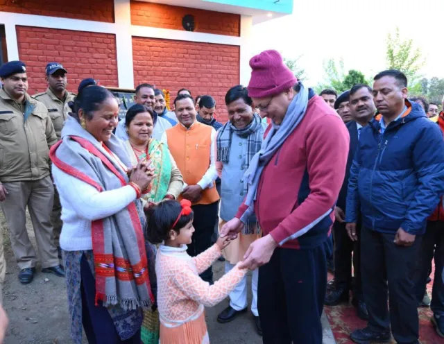 Photo of मुख्यमंत्री धामी अपने टिहरी दौरे के दूसरे दिन अचानक खेतों में पहुंचे और जुताई करने लगे..