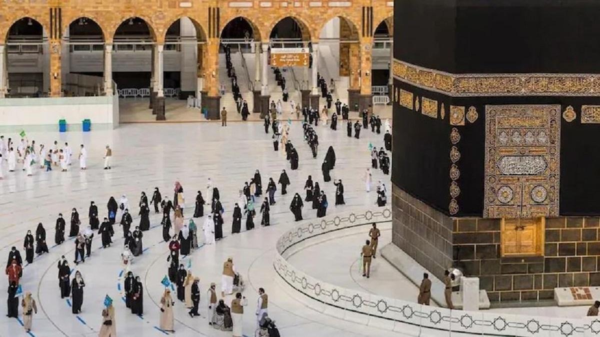 Photo of हज यात्रियों को अब यात्रा पर कम खर्च करना पड़ेगा, पढ़े पूरी ख़बर