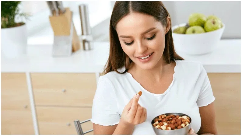 Photo of चेहरे को स्मूद बनाने के लिए इस्तेमाल करें बादाम का फेस पैक, यहां देखिए बनाने का तरीका-