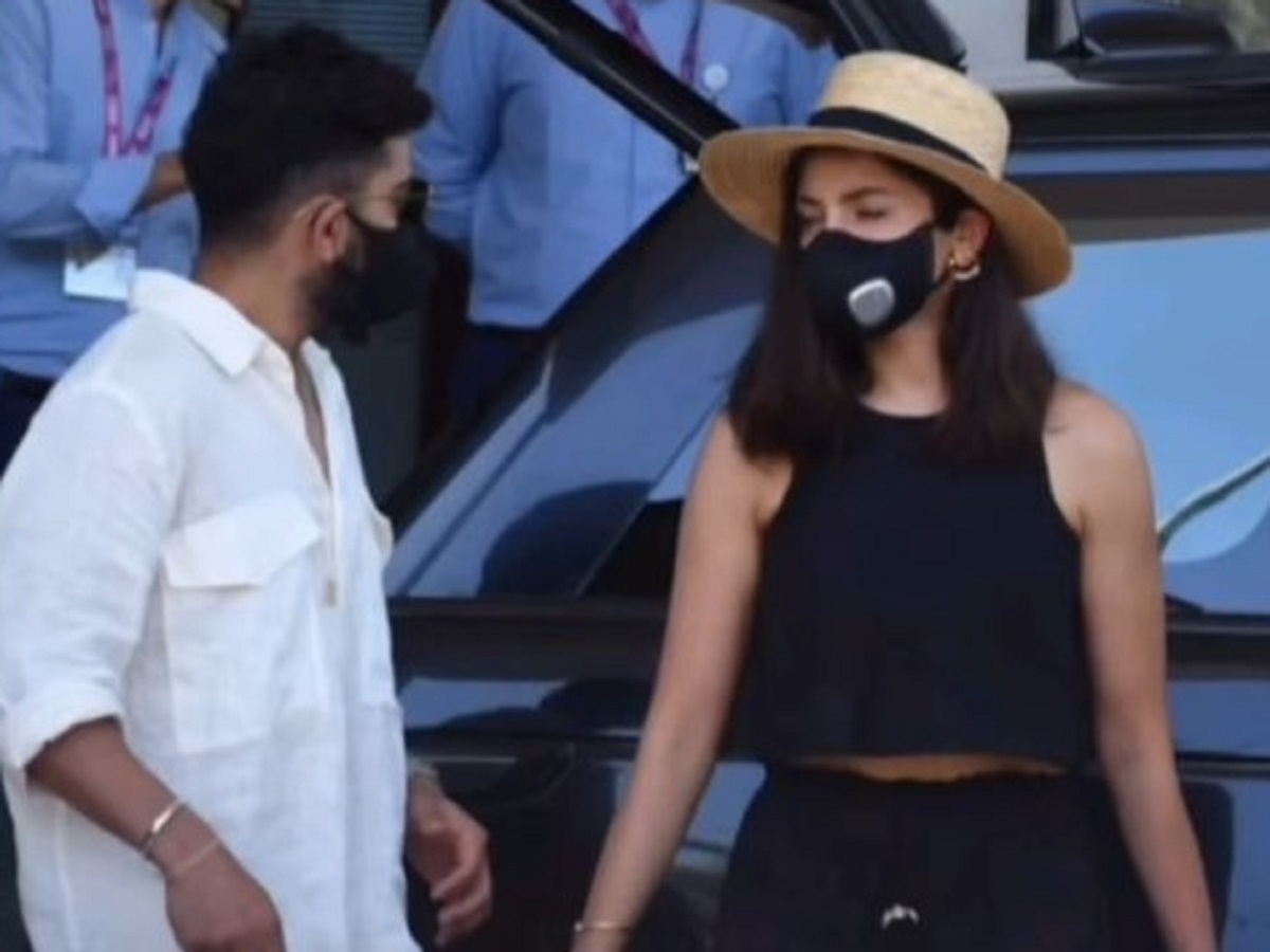 Photo of मुंबई एयरपोर्ट पर स्पॉट हुए विराट कोहली और अनुष्का शर्मा, पढ़े पूरी ख़बर