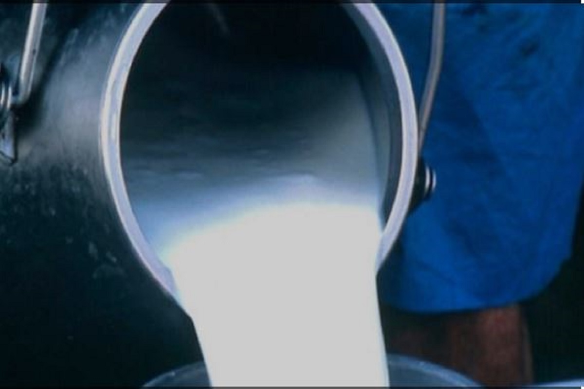 Photo of पाकिस्तान में खुले हुए दूध की कीमतें 190 रुपये प्रति लीटर से बढ़ाकर 210 रुपये प्रति लीटर तक पहुंचा…