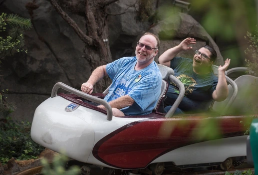 Photo of अमेरिका के रहने वाले एक शख्स ने डिज्नीलैंड का लगातार सबसे अधिक यात्राओं का विश्व रिकार्ड बनाया..