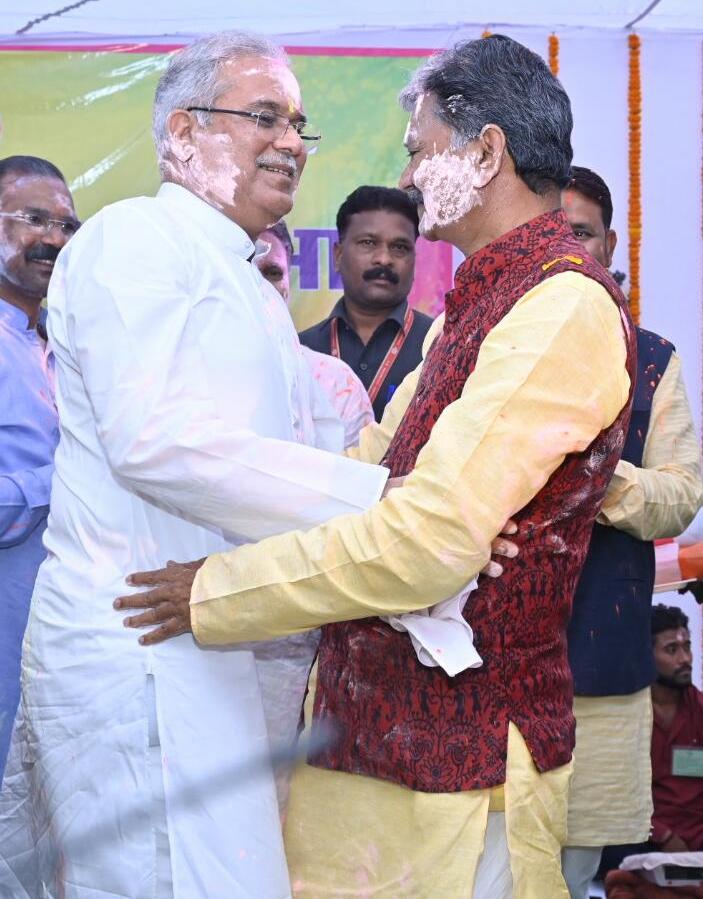 Photo of विधानसभा परिसर में उमंग एवं उल्लास के साथ मना होली मिलन समारोह